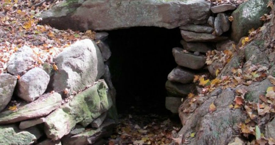 Arqueólogos encontraron algo extraño dentro de esta cueva y sigue siendo un misterio hoy en día