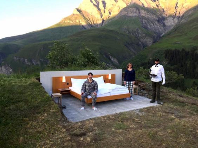 ¿No ves nada extraño en esta habitación? Es un hotel en los Alpes suizos que sorprende al mundo