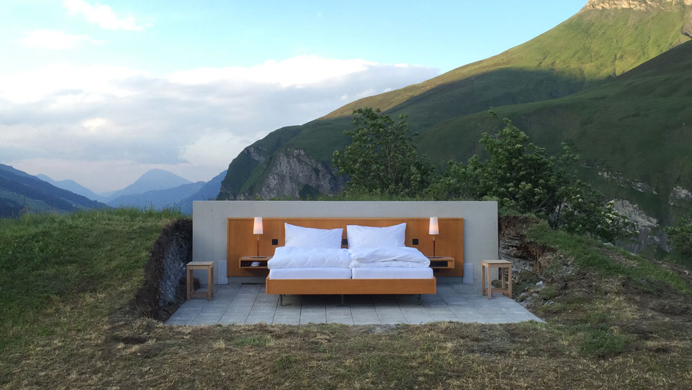 ¿No ves nada extraño en esta habitación? Es un hotel en los Alpes suizos que sorprende al mundo