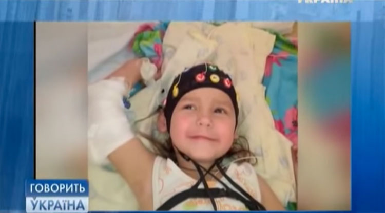 Los médicos dijeron que dejara de “torturar” a su hija moribunda y acabaron sorprendidos