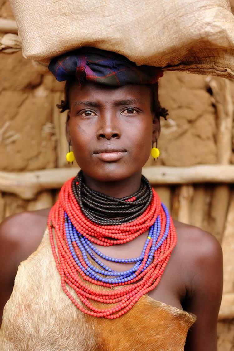 La fotos de este viajero capturan la hermosa diversidad de culturas remotas alrededor del mundo