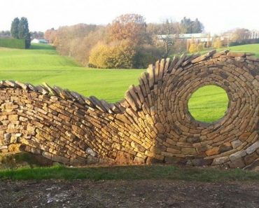 Este hombre ha creado obras de arte utilizando piedras. ¡No hemos visto nada igual!