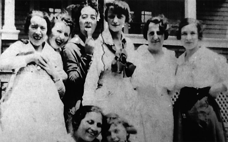 Las "radium girls": las olvidadas chicas muertas por una intoxicación radiactiva en una fábrica