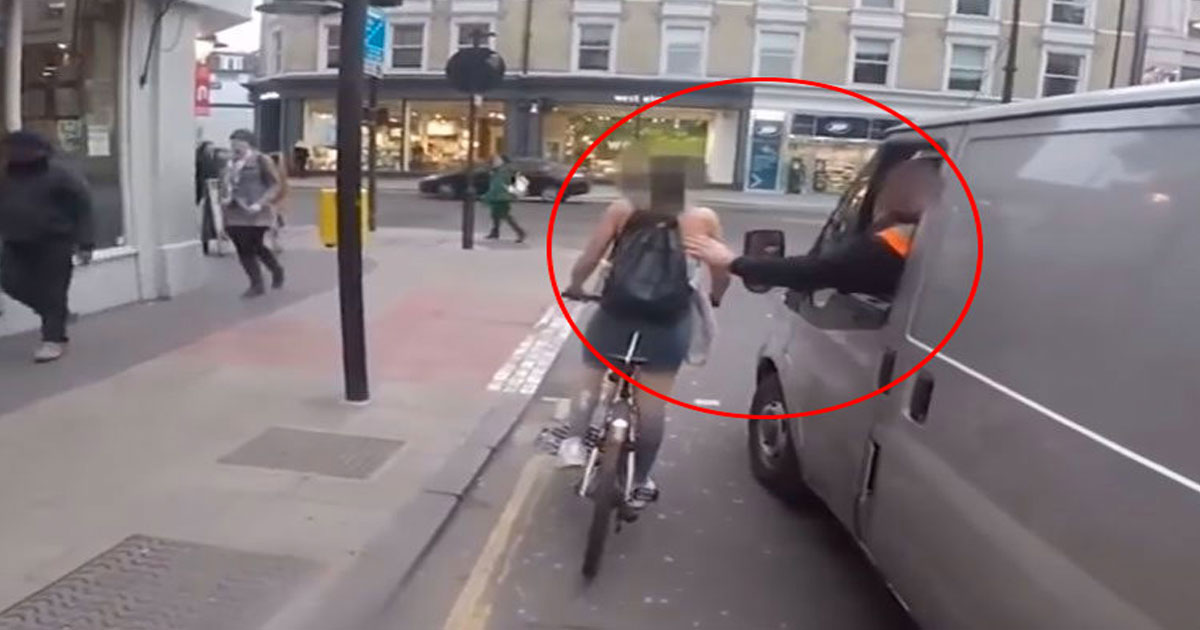 ¿Es falso este vídeo viral de la reacción de una ciclista ante el acoso de un conductor?