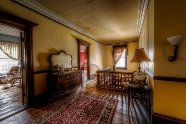 Esta mansión de 1875 está siendo vendida excesivamente barata, pero nadie quiere comprarla