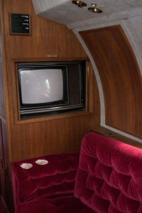 Se ha puesto a la venta el avión privado de Elvis Presley y su interior