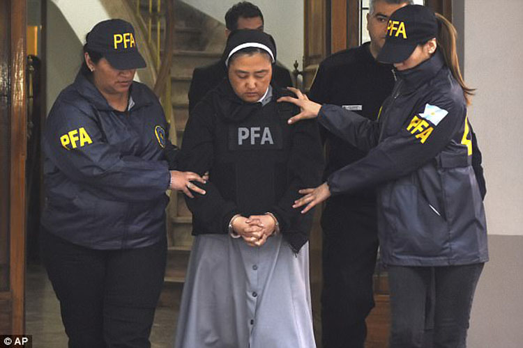 Monja católica arrestada por hacer esto a niños sordos bajo su cuidado