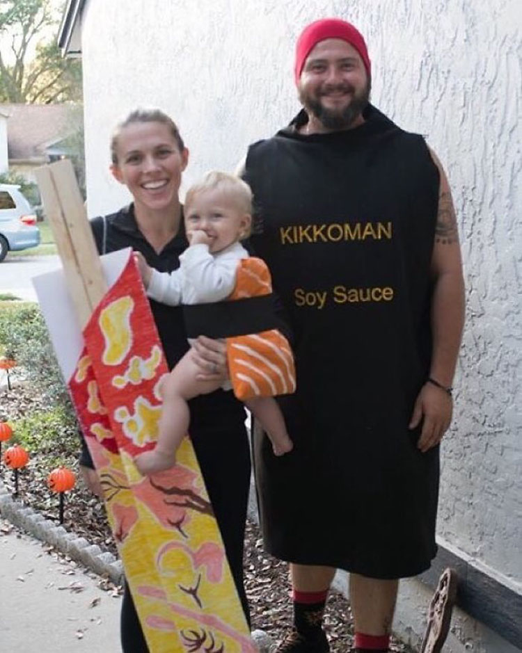 20 ideas geniales de disfraces para Halloween para padres con mochilas porta bebé 13