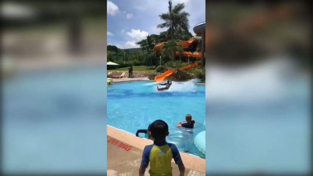 ¿Es real? El vídeo viral del chico del tobogán de agua que desconcierta a Internet